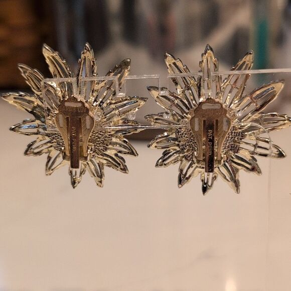 Vintage Sarah Coventry Large Star-Burst Clip On Earrings - Picture 12 of 12